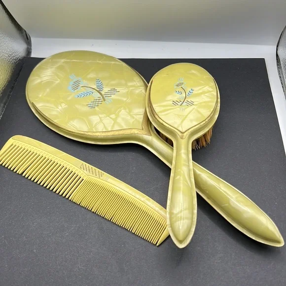 Vintage | Bath | Vintage Yellow Celluloid Vanity Mirror Comb  display picture 2